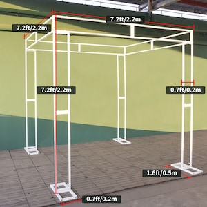 Supporto per fiori quadrato in metallo di lusso da 7,2 piedi per la decorazione dello sfondo di nozze Forniture per decorazioni per eventi per feste per esterni su misura