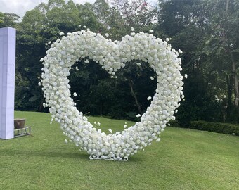 Anpassung Herz Rose Blumenbogen Hochzeit Kulisse Dekoration Künstliche weiße Rosen Blume Ereignis Party Bühne Dekor