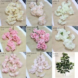 Pu&ograve; includere: Assortimento di rami di ciliegio artificiali in vari colori, tra cui champagne, bianco, rosa intenso, rosa chiaro e foglie verdi. Ogni ramo &egrave; etichettato con il suo colore e la sua quantit&agrave;.