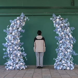 三日月造花アレンジメント 結婚式イベント装飾 高級ブルーローズ Sztuczne Kwiaty 背景装飾