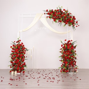 Corridore del fiore delle foglie verdi floreali della rosa rossa di stile di lusso per la decorazione della festa nuziale Disposizione floreale fai da te Decorazione dell'arco della fase