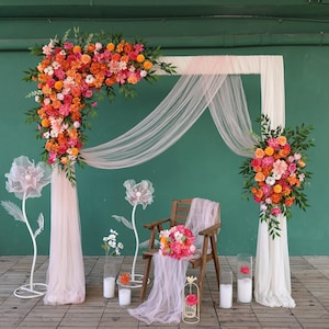 Serie rosa di lusso Composizione floreale arancione Decorazione per matrimonio Arco decorativo Sfondo per matrimonio Fila di fiori Fiori artificiali