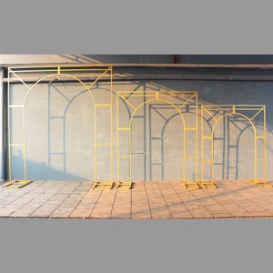 Arco de boda de hierro dorado: decoración de escenario para fiesta con forma de cubo y curva