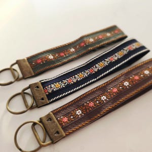 Floral Embroidered Fabric Wristlet Keychain, Vintage Style Keyring Key Holder