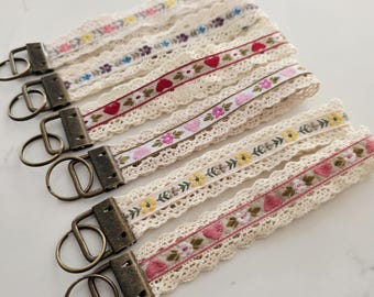 Floral Embroidered Lace Wristlet Keychain, Vintage Style Keyring Key Holder