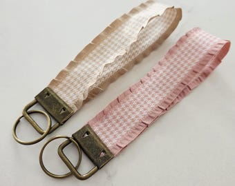 Ruffle Ribbon Fabric Wristlet Keychain, Vintage Style Keyring Key Holder