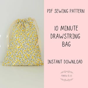 Può includere: Un sacco con coulisse floreale con un motivo floreale giallo. La borsa ha un cordoncino color crema e il testo "PDF Sewing Pattern", "10 Minute Drawstring Bag" e "Instant Download".
