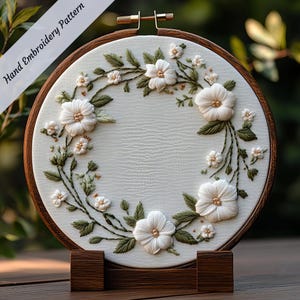 Corona de boda Bordado Marco de flores Corona Plantilla de flores Plantilla de bordado a mano PDF imprimible Patrón de bordado 08 Página para colorear