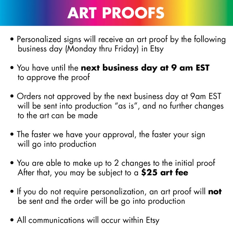 Pode incluir: Uma placa informativa branca com um cabe&ccedil;alho em degrad&ecirc; arco-&iacute;ris intitulado ART PROOFS. Lista pol&iacute;ticas relativas a pedidos de placas personalizadas, incluindo entrega de provas, prazos de aprova&ccedil;&atilde;o, cronogramas de produ&ccedil;&atilde;o e revis&otilde;es.