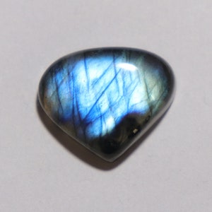 AAA Blue Flash Labradorite Gemstone: Heart Cabochon, 15.95 Carat (20x16x6 mm)