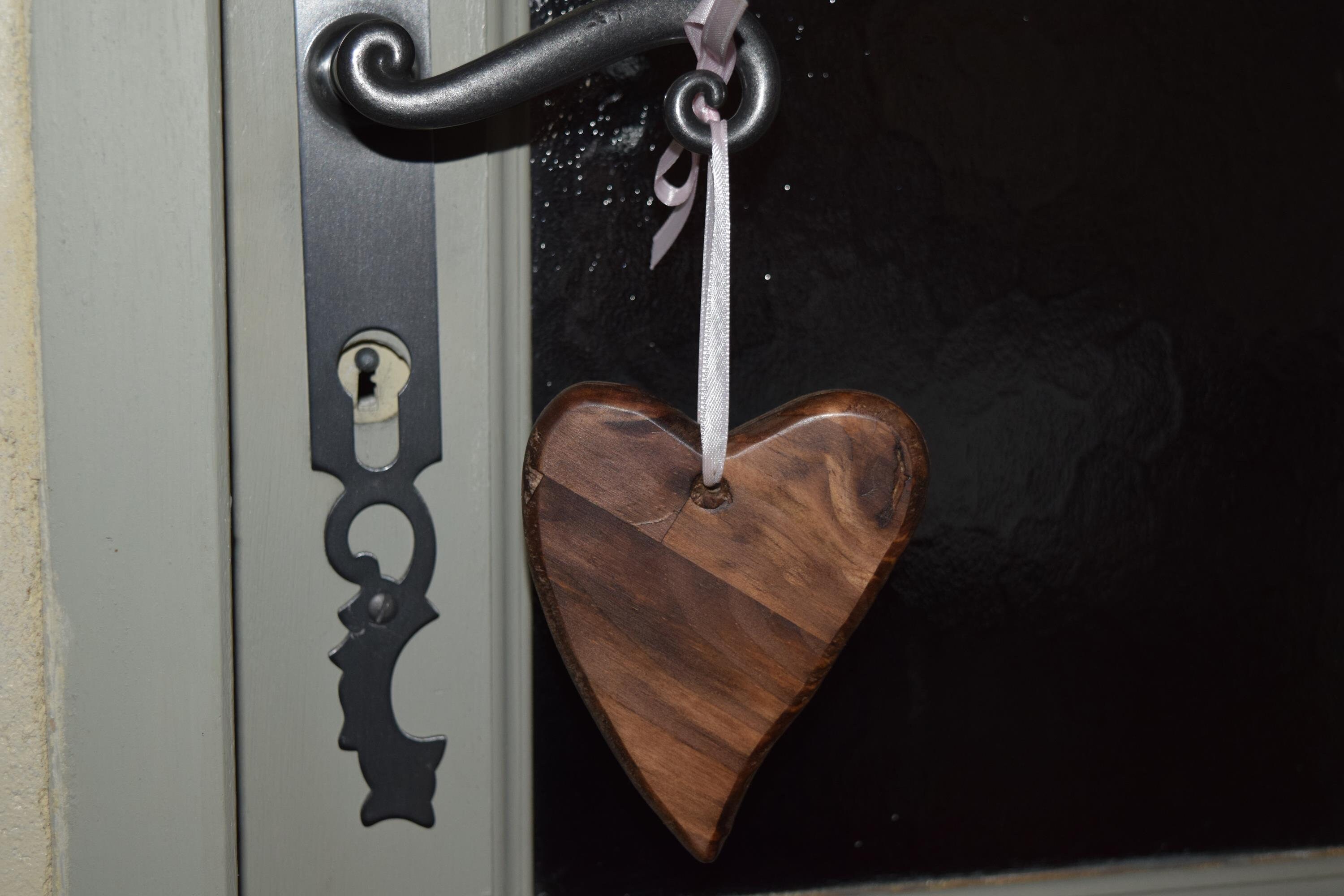 Décoration Romantique et Traditionnelle de Cœur Suspendu en Bois, Ornement Original, Cadeau Idéal, A