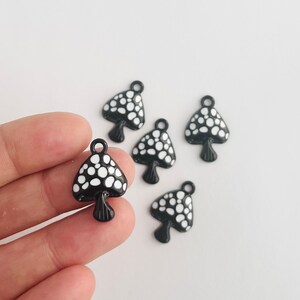 5pc Black & White Mushroom Charms