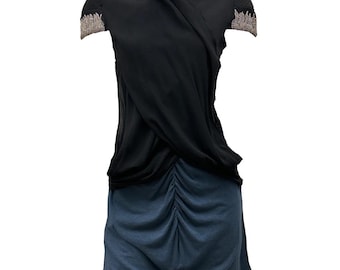 Jurk met kralenmouwen en ruches S/M