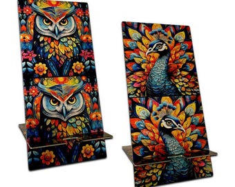 Handgefertigter, doppelseitiger Smartphone-Ständer: Pfau vs. Eule (Kunstwerk)