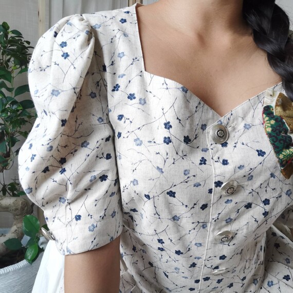 Vintage 80s Beige Bavarian dress with ditsy floral