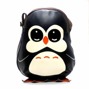 Bolsa tiracolo Penguin, bolsa pintada à mão, esta bolsa tiracolo compacta de couro sintético, para carregar celulares e outros itens essenciais.