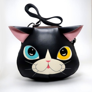 Sac à bandoulière chat noir, peint à la main, ce sac à bandoulière compact en cuir synthétique, pour transporter des téléphones portables et d'autres objets essentiels.