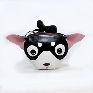 Sac à bandoulière Chihuahua, peint à la main, ce sac à bandoulière compact en cuir synthétique, pour transporter des téléphones portables et d'autres objets essentiels.
