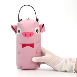Trousse à crayons en forme de cochon rose, trousse à maquillage, sac peint à la main, ce sac à main compact en cuir synthétique, pour les indispensables de tous les jours.