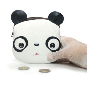 Monedero de panda. Bolso pequeño pintado a mano de piel sintética, Estuche con cremallera, Monedero para tarjetas, Lindo panda, Bolso con retrato de animal