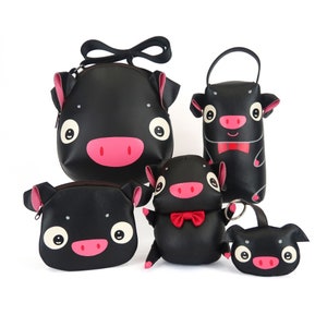 Geschenke für schwarze Schweinliebhaber Set, süßes kleines Schwein, Set mit 5 Artikel, Schweinepuppe, Bleistiftbeutel Tasche, Crossbody-Tasche, Schlüsselanhänger, Geldbörse.