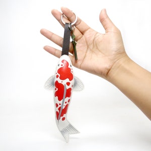 Llavero de pez koi, dije de bolso de pez koi, llavero hecho a mano para amantes de los animales, animales dulces, llavero de animales lindos.