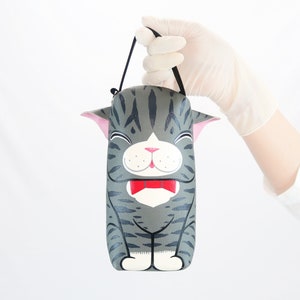 Trousse à crayons avec chat souriant, trousse de maquillage, sac peint à la main, ce sac à main compact en cuir synthétique, pour les indispensables de tous les jours.