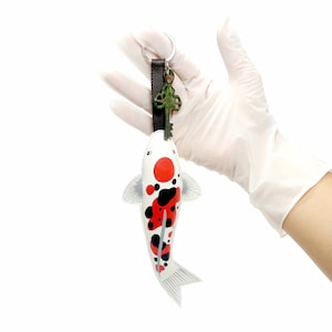 Koi fish keychain ,Koi fish bag charm,handmade keychain for animals lovers,sweet animals, cute  animals  keychain.