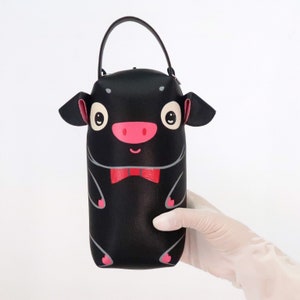 Trousse à crayons en cochon noir, trousse à maquillage, sac peint à la main, ce sac à main compact en cuir synthétique, pour les indispensables de tous les jours.