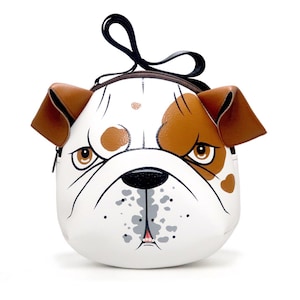 Sac à bandoulière bulldog anglais, peint à la main, ce sac à bandoulière compact en cuir synthétique, pour transporter des téléphones portables et d'autres objets essentiels.