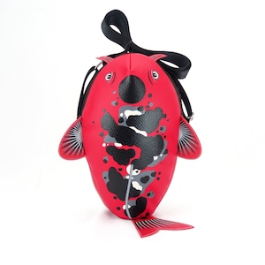 Koi Fisch Umhängetasche,Koi Karpfen,handbemalte Tasche,diese kompakte Schultertasche aus Kunstleder zum Tragen von Handys und anderen wichtigen Dingen.