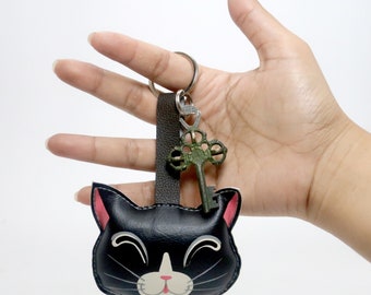 Smiling Black cat keychain ,Black cat bag charm,handmade keychain for animals lovers,sweet animals,cute cat and dog keychain.