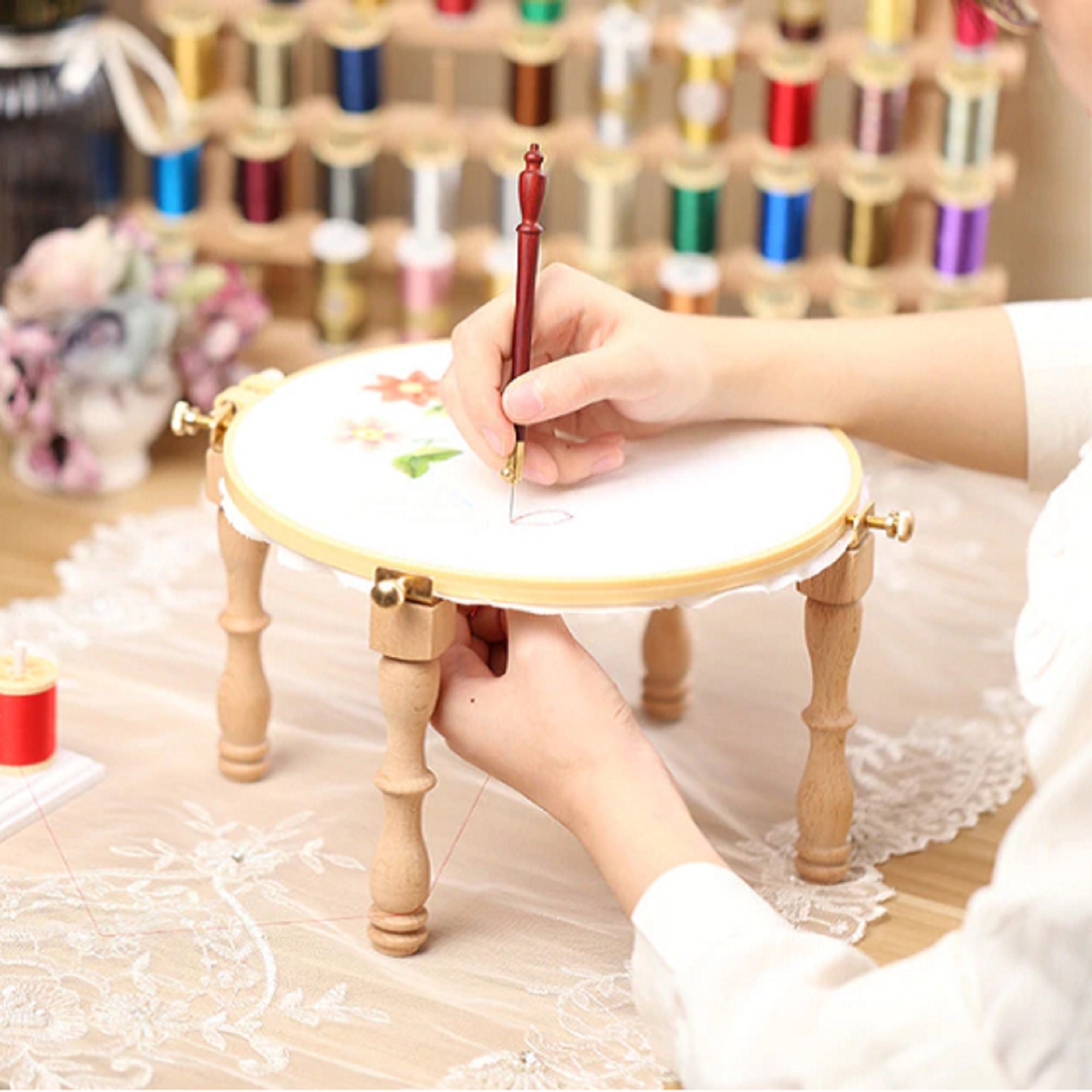 Wood Stand Holder Embroidery Hoop with Round Hoop Wooden Standing Lap  Embroidery Wood Stitch Rack for DIY Craft Thread Tools