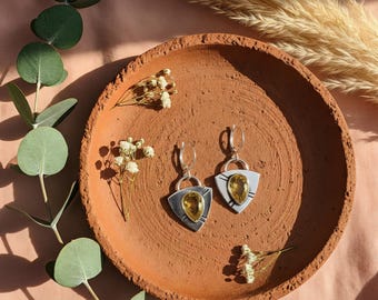 Pendientes de plata de ley con cuarzo limón, diseño colgante hecho a mano.
