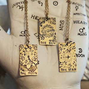 La collection Arcanes | Pendentifs de tarot en laiton ou en aluminium estampés à la main | Collier carte de tarot | Collier pendentif délicat | Bijoux spirituels