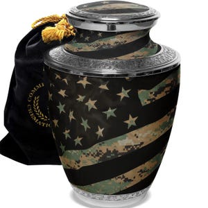 Mariene crematie-urn voor menselijke as: ontwerp met militaire vlag