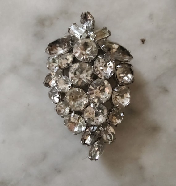 WEISS signed rhinestone brooch