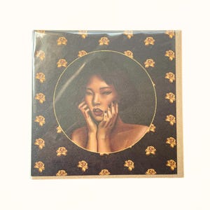 Carte de voeux rose - Illustration féminine élégante - Femme avec des roses jaunes - Impression d'art vert foncé - Dessinée à la main - Imprimée au Royaume-Uni