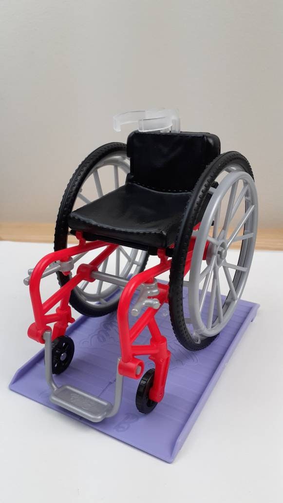 Poupée Barbie avec fauteuil roulant et rampe, Rwanda