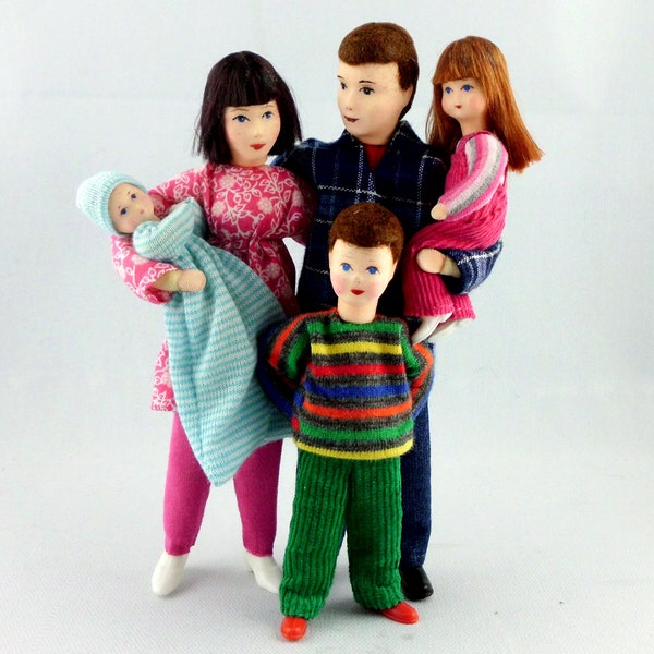 1 inch scale dollhouse family