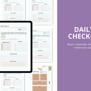 Puede incluir: Una tableta digital que muestra una plantilla de "Daily Check-In", rodeada de p&aacute;ginas impresas similares. La plantilla incluye secciones para el seguimiento del estado de &aacute;nimo, la gratitud y los objetivos. El lado derecho presenta el texto "DAILY CHECK-IN" y "Mood &bull; Gratitude &bull; Reflection &bull; Tomorrow's Goals".