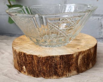 Vintage skål i pressad glas | Serveringsskål i slipat glas från mitten av århundradet | Återvunnen dekor i cottagecore | Mönstrad fruktskål | 1950–1970-talet