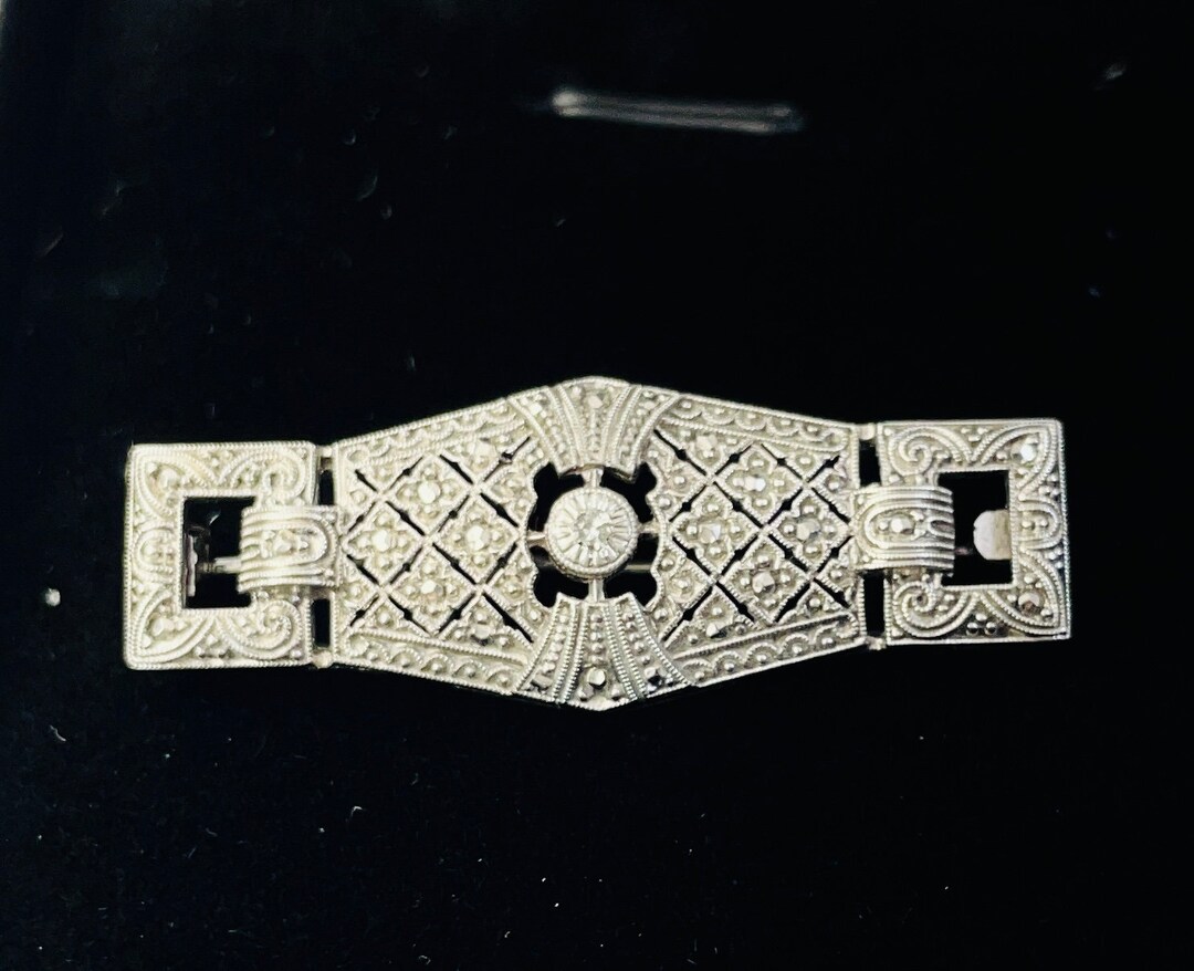 Broche Art Déco En Argent Massif Et Marcassites - Poinçon Sanglier (argent Français) - Taille 48x18mm - Occasion