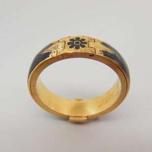 Antique Victorian Secret 18ct Gold & Enamel Mourning Memorial Ring