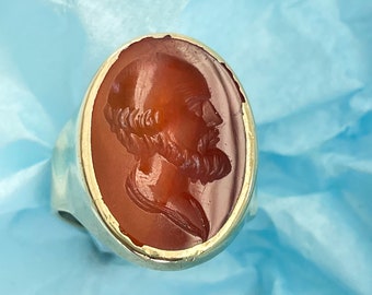 Georgian /Victorian 9ct Gold Intaglio  Signet Ring - carnelian - philosopher