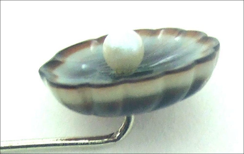 Chalcedony /& Pearl Shell Stick Pin Antique 18 CT White Gold