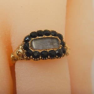 Antiker georgischer 15 Karat Gold Trauerring mit Jet, 1827