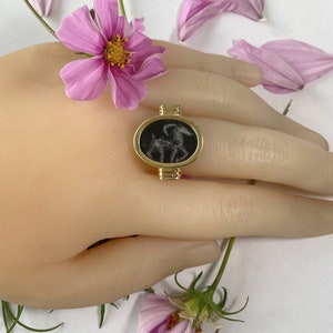 Antique Victorian Antelope Hardstone Intaglio  Gold Signet Ring 18 ct  9.13 gms