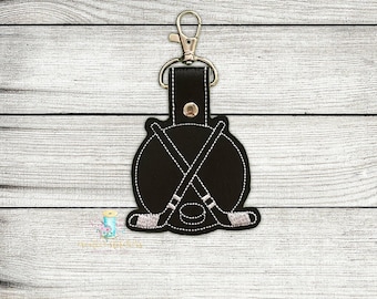 Hockey Sticks Key Fob Snap Tab Parche de archivo de diseño de bordado digital / Archivos de diseño de proyectos deportivos ITH / Archivos de diseño de bordado ITH