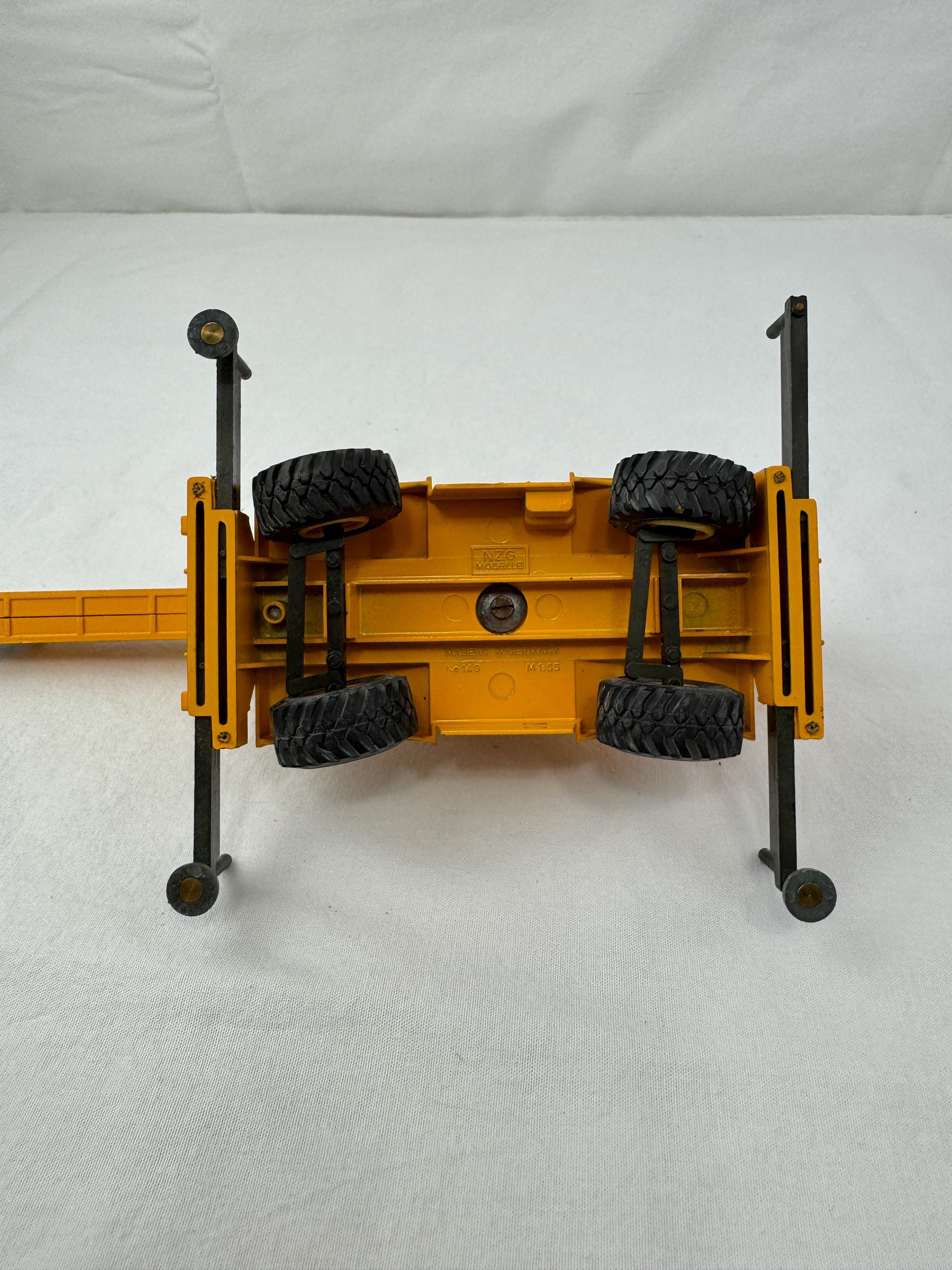 Antique NZG No. 149 Diecast 1:55 Scale Grove Machinery Model Crane
